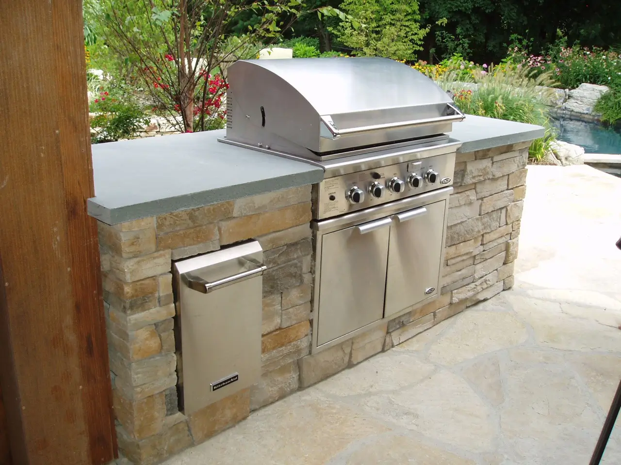 Important Features That Shape A Functional Outdoor Kitchen (1)